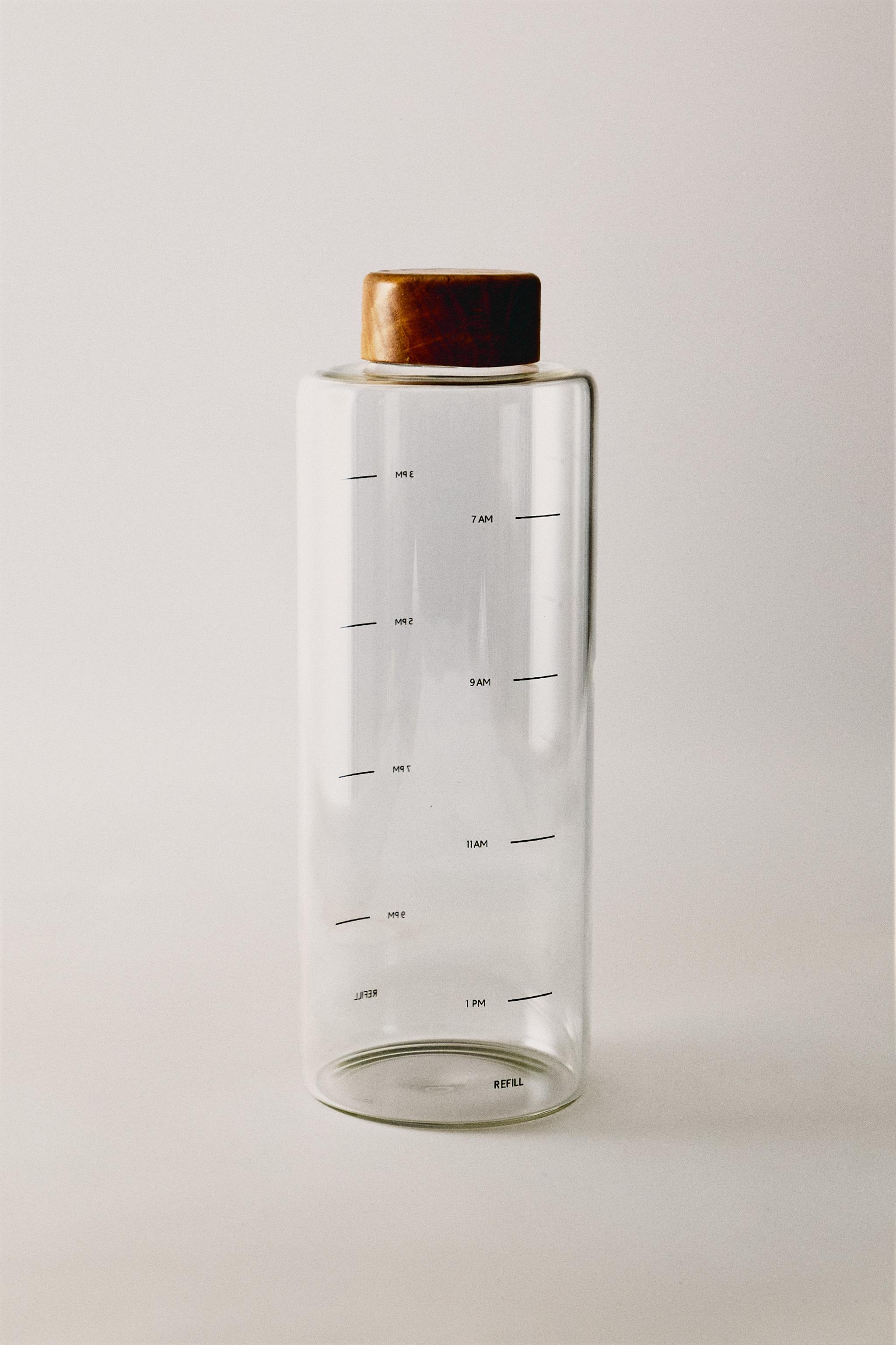 BOROSILICATE GLASS AND OAK BOTTLE